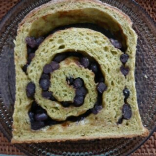 HBに生地はおまかせ　抹茶×甘納豆のうずまき食パン